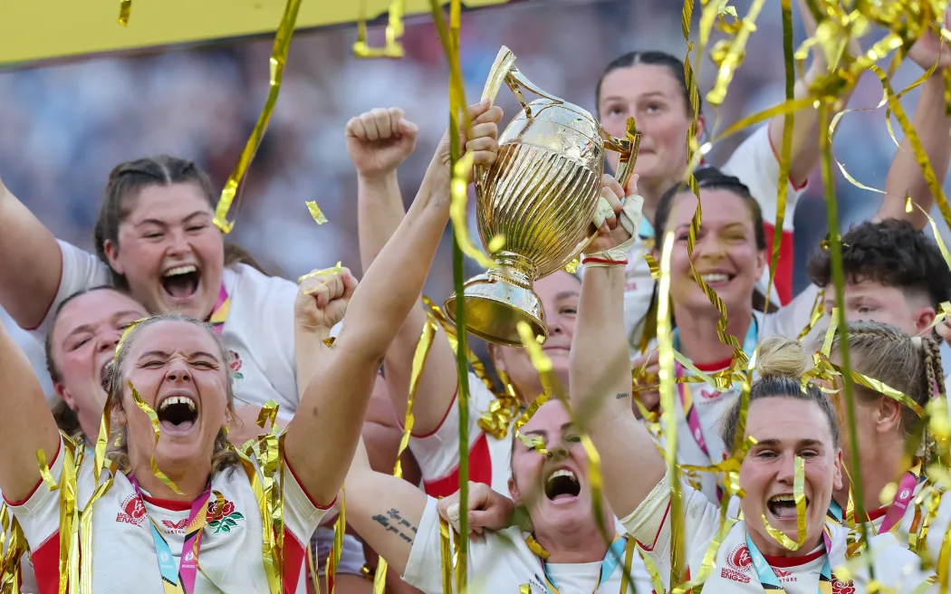 2025 Women's Rugby World Cup Final, Twickenham, London, England 27/9/2025
Canada vs England
England's Zoe Aldcroft and Meg Jones lift the women’s rugby world cup trophy
Mandatory Credit ©INPHO/Billy Stickland / Photosport