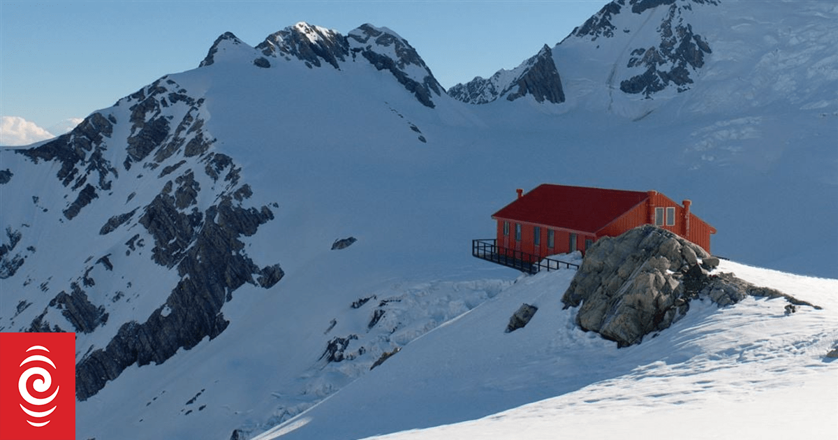 Ice avalanche likely killed Aoraki/Mount Cook climbers - police