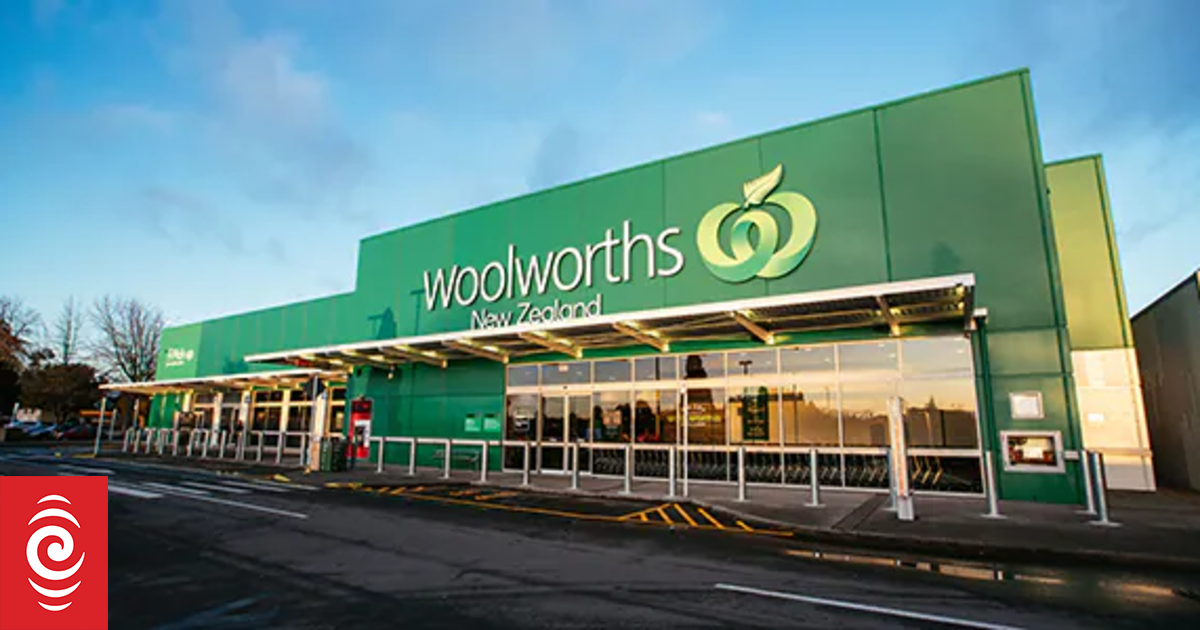 Woolworths customer care workers on strike till midnight
