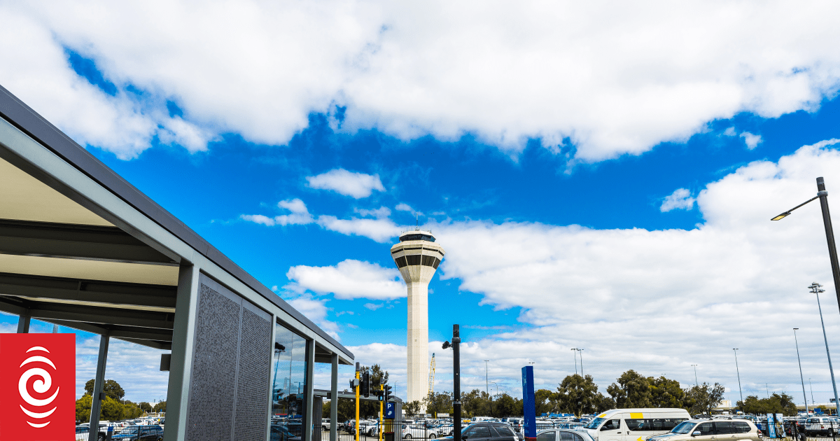 New Zealander arrested for breaking through Perth Airport security, going onto tarmac