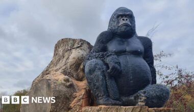 Gorilla statue appears by Kennet and Avon Canal in Great Bedwyn