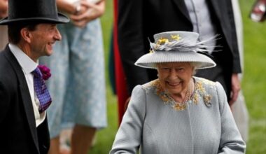 Heartbreak as Queen Elizabeth's right hand man dies aged 66 | Royal | News
