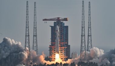 China launches 14th group of low-orbit internet satellites