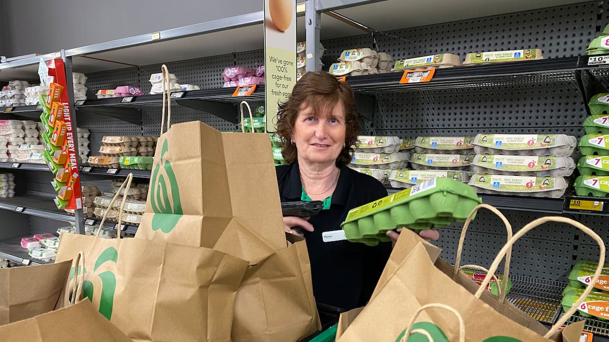 Woolworths worker marks 50 years as supermarket shopping transforms