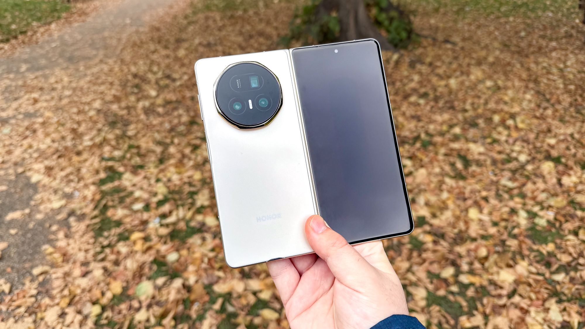 Honor Magic V5 back, unfolded