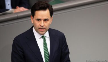 Fraught pension package passes CDU test vote – DW – 12/02/2025