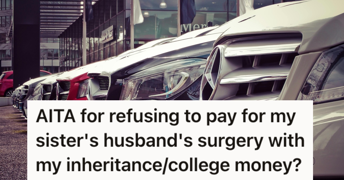 Man answering a call at the tech support desk