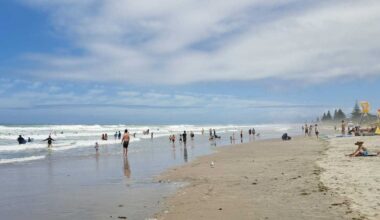 Eastern beaches surf rescues outside flags rise again, sparking safety warning