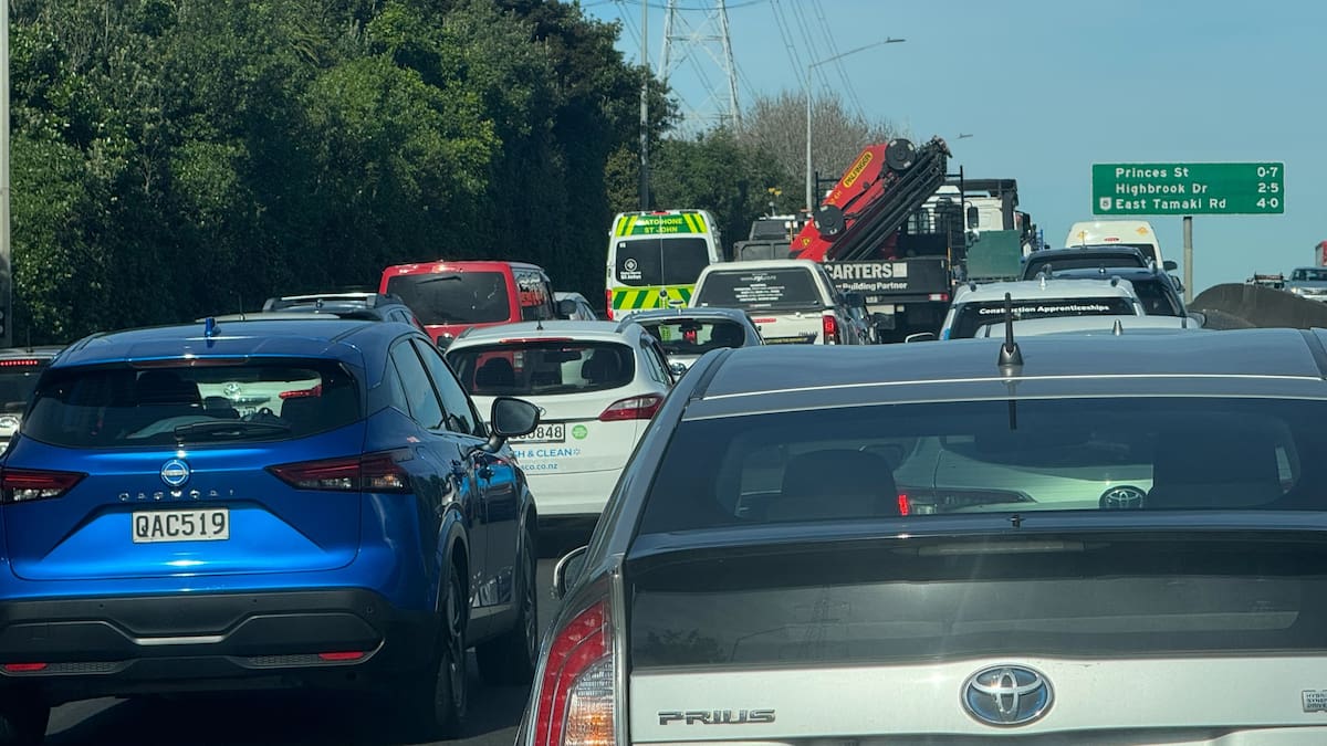 Auckland holiday traffic: Long delays on Southern Motorway as motorists head to New Year’s hotspots