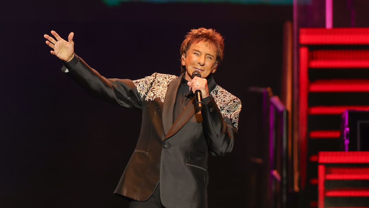 Barry Manilow reveals lung cancer diagnosis, will undergo surgery