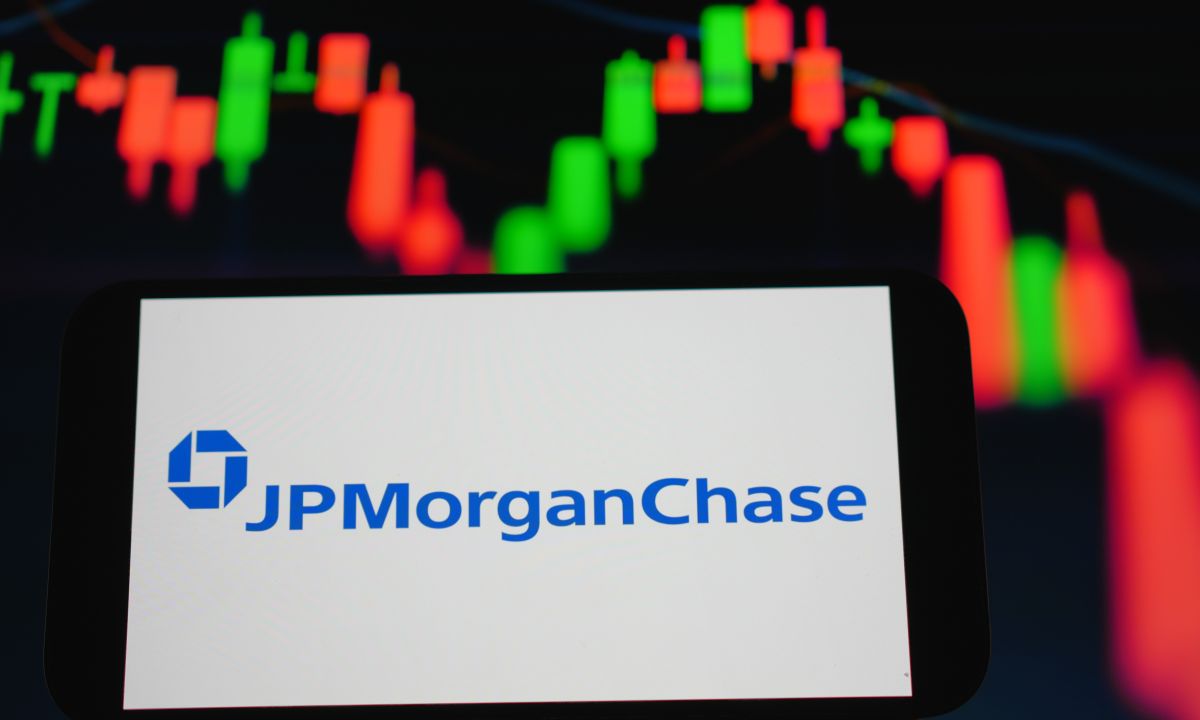 Consumers 'Doing Fine' Despite Job Troubles