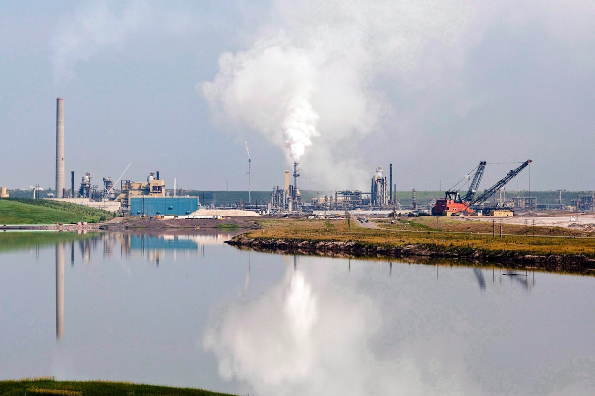 Surface water in Alberta oil sands contains high levels of dissolved metals, report finds