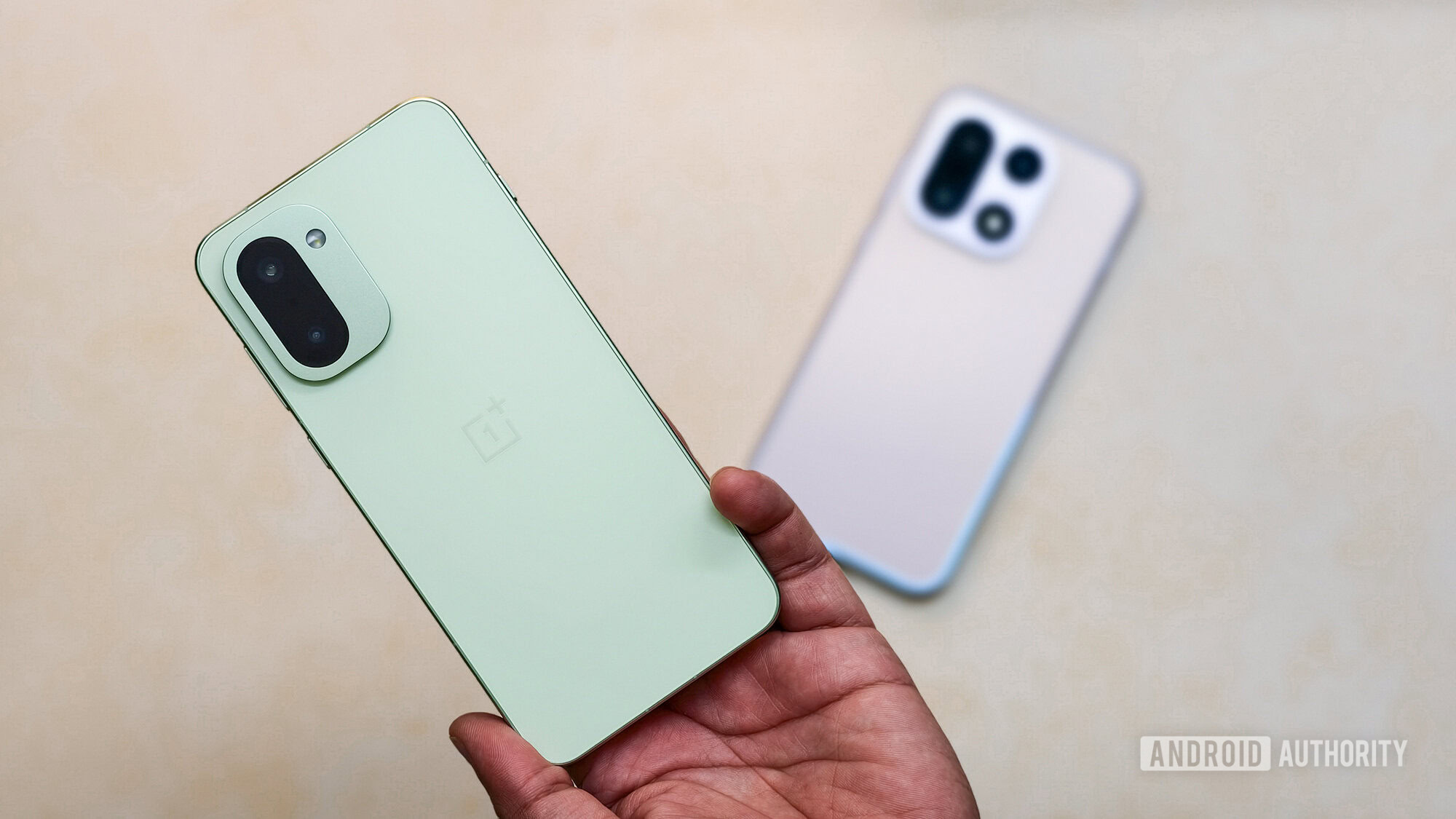 OnePlus 15R vs OnePlus 15 OnePlus 15R vs OnePlus 15