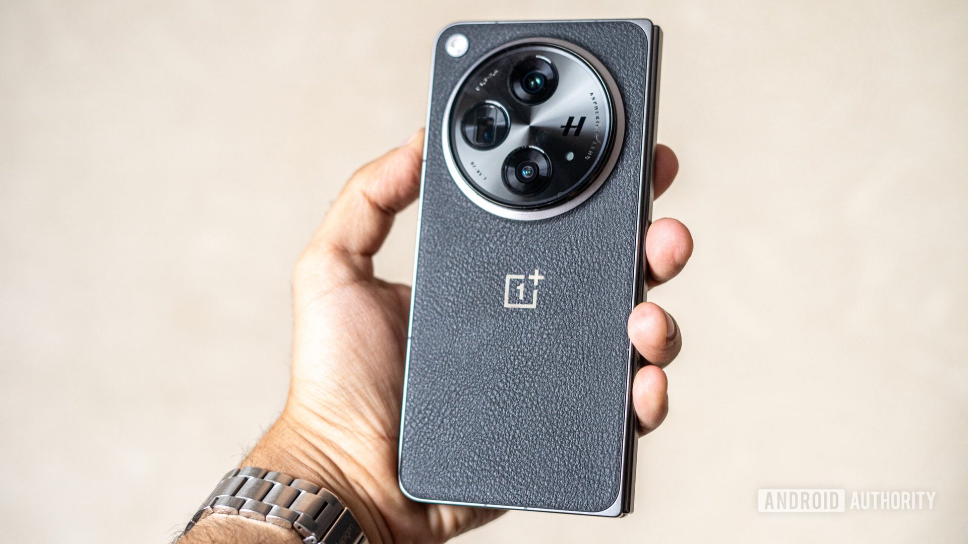 OnePlus Open rear in hand OnePlus Open rear in hand