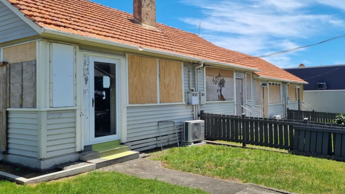 Former New Plymouth mayor bids for Kāinga Ora flats neighbouring his apartment development