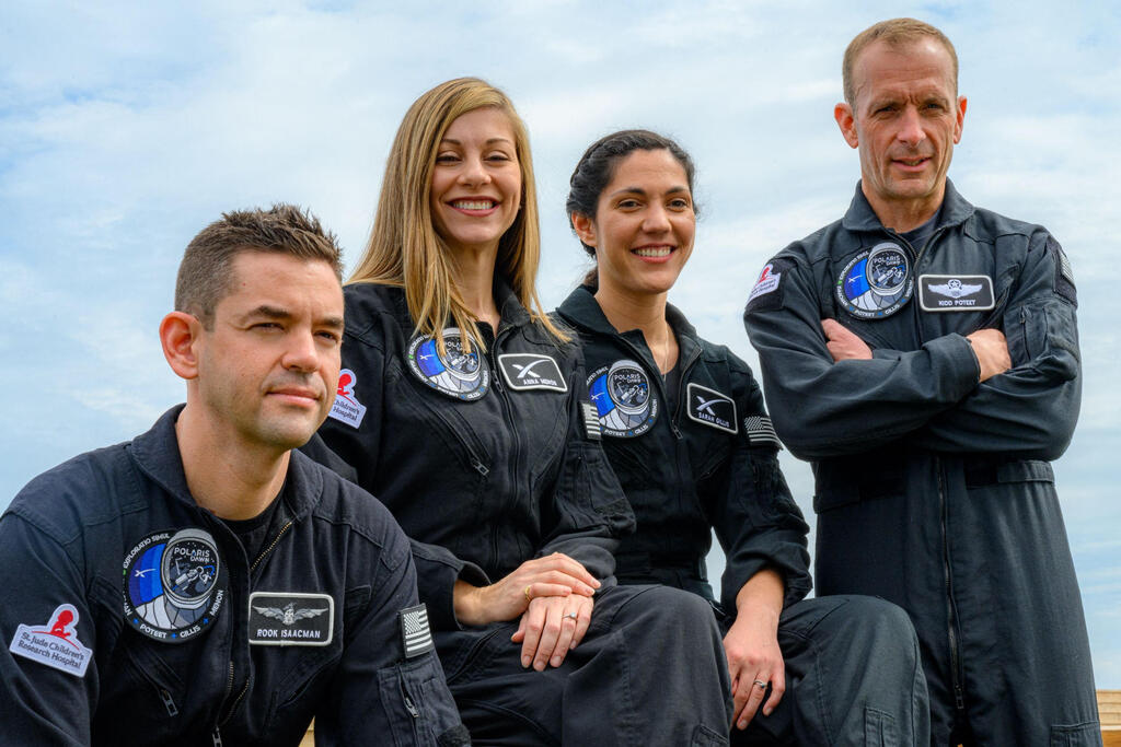 Jared Isaacson, right, led the Polaris Dawn mission (Photo: Polaris Mission for AFP) מימין לשמאל: פוטיט, גיליס, מנון ואייזקמן