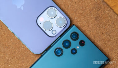 Samsung Galaxy S22 Ultra vs Apple iPhone 14 Pro Max cameras top