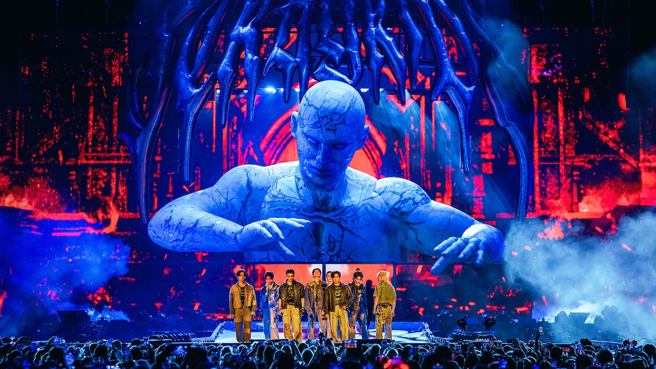 Stray Kids: The dominATE Experience