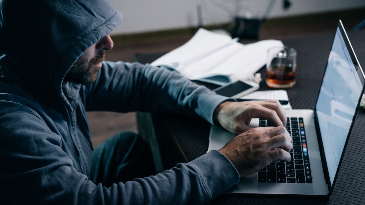 Pensioner lures phone scammers into trap as police arrest unsuspecting tricksters