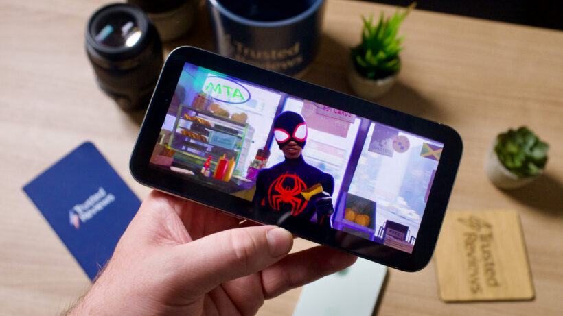 iPhone 15 Pro Max playing video