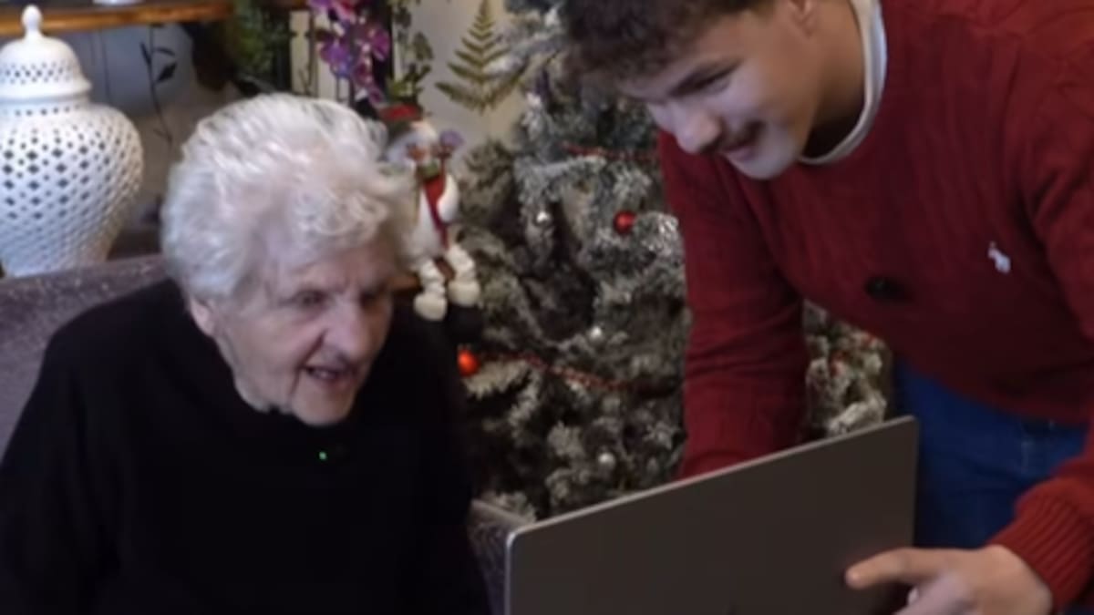 Robbie Williams surprises 94-year-old UK care home resident with Christmas video call