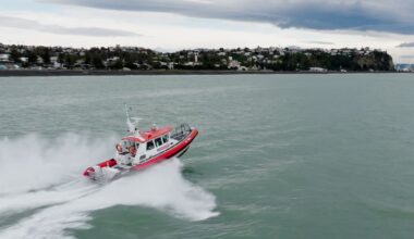 Dramatic rescue after sandbar flips fishing boat