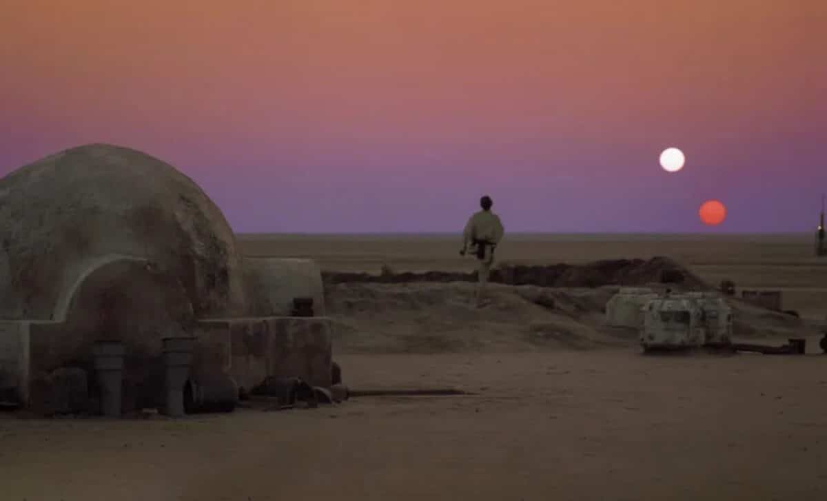 A Scene From Star Wars Showing The Tatooine Sunset(s)
