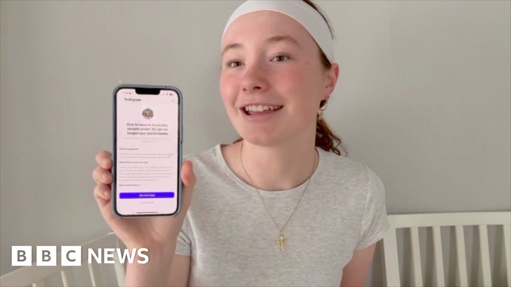 Watch: Australian teens test out social media as ban takes effect - BBC