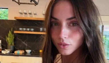 Ana de Armas Flaunts Toned Abs in Bold Gym Fit