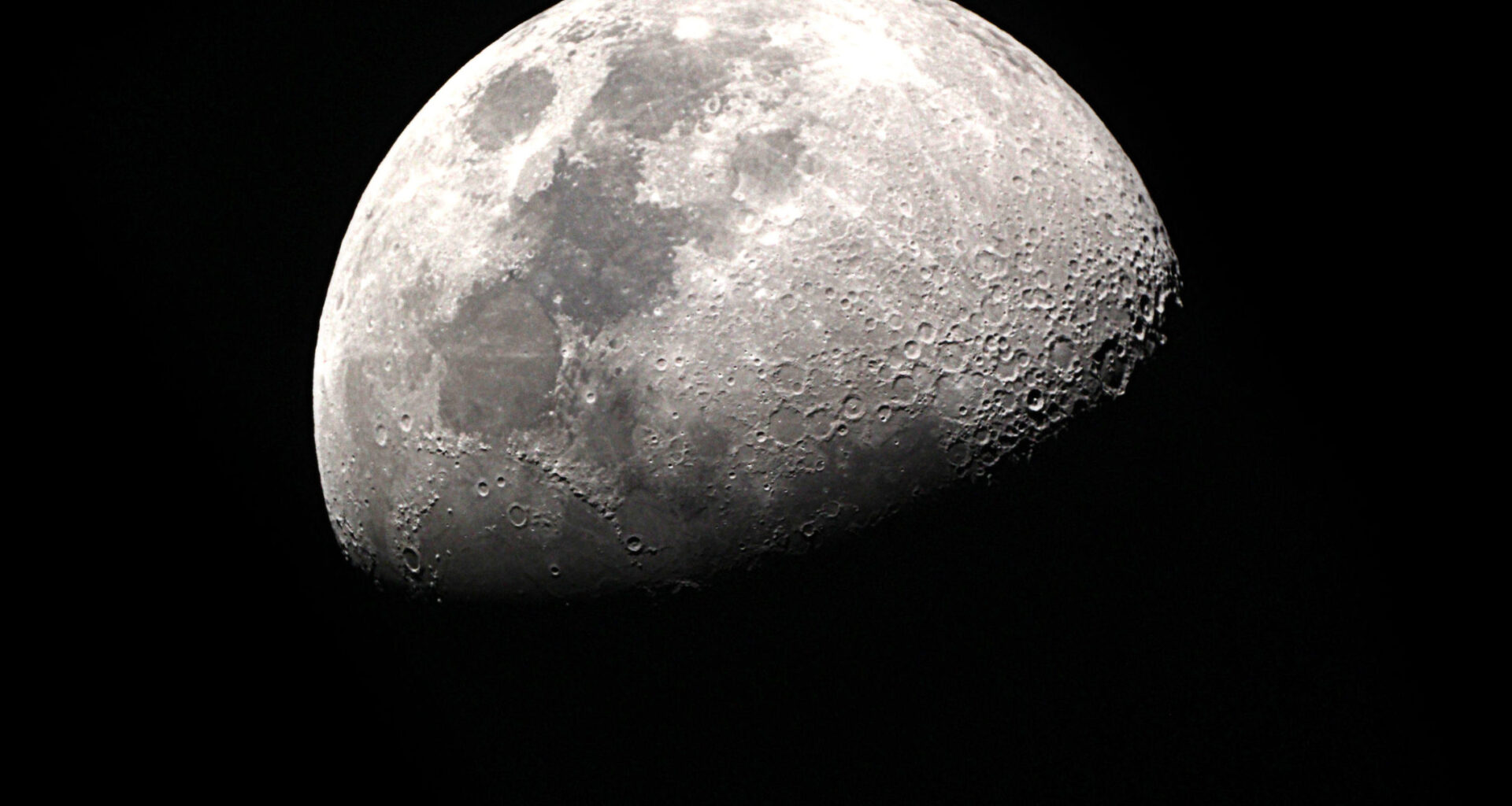 Trump orders return to Moon by 2028, lunar base with nuclear power by 2030