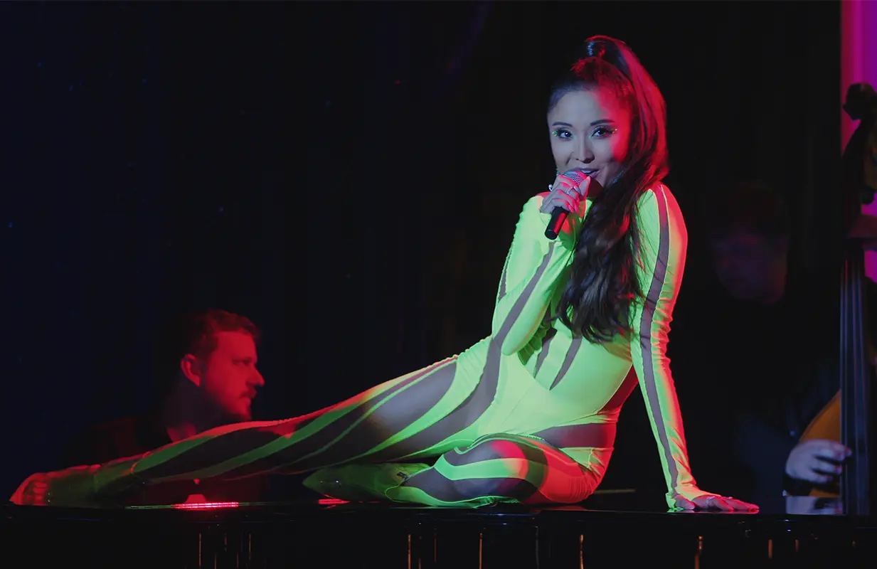 'Mindy's Surprise Romance With 'Alfie' Shakes Up 'Emily In Paris' 5, A Look At All Her On-Screen Romance 3