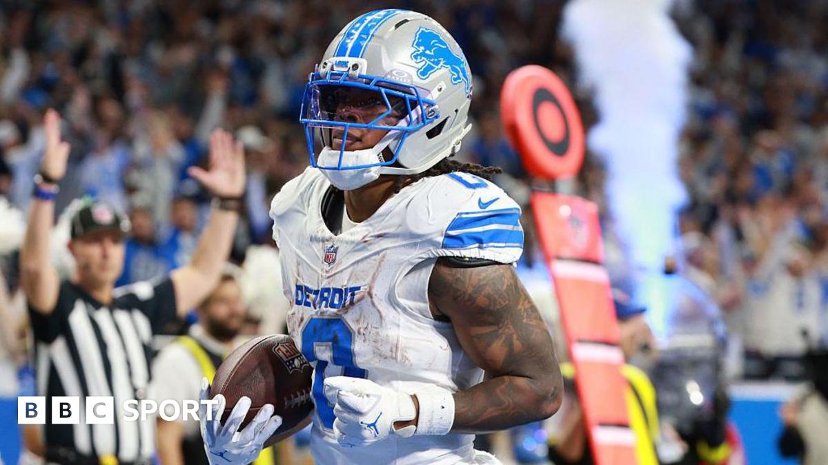 Jahmyr Gibbs in action for the Detroit Lions against the Dallas Cowboys