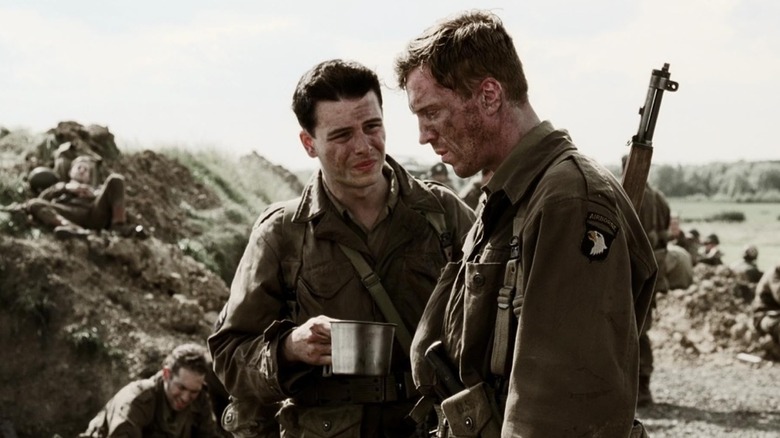 Dick Winters (Damian Lewis) and Doc Roe (Shane Taylor) on Band of Brothers