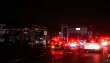 Self-driving cars blocked roads, caused chaos during SF power outage