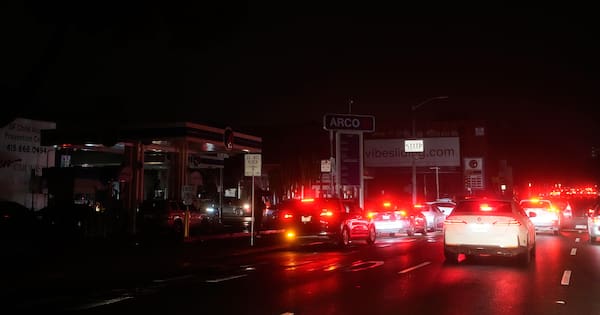 Self-driving cars blocked roads, caused chaos during SF power outage