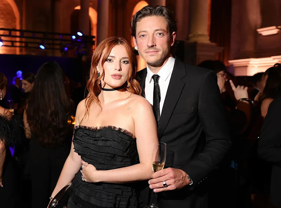 Bella Thorne, Mark Emms