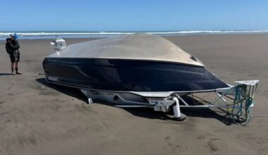 How a father saved his kids and friend after boat capsize on notorious sandbar