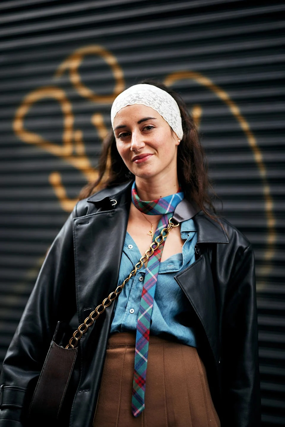 best haircuts and hairstyles for thin hair , woman with lace headband