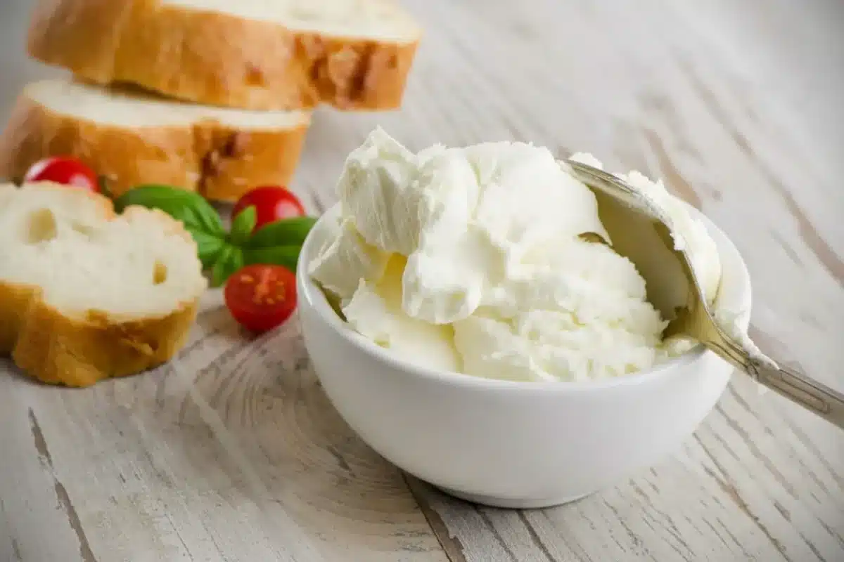 "It's official: Mozzarella is the cheese you can eat every day this summer, according to a nutritionist"