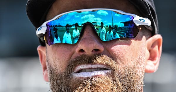 Williamson to consider playing future on 'series by series' basis