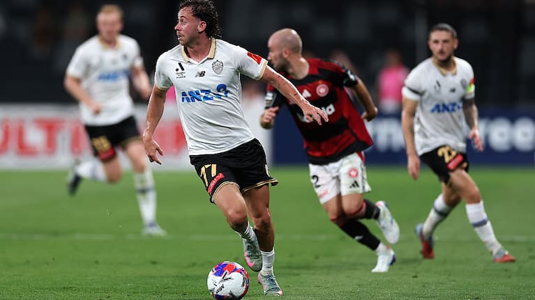 Lachlan Brook of Auckland FC dribbles the ball during the round nine A-League Men match between Western Sydney Wanderers and Auckland FC at CommBank Stadium.