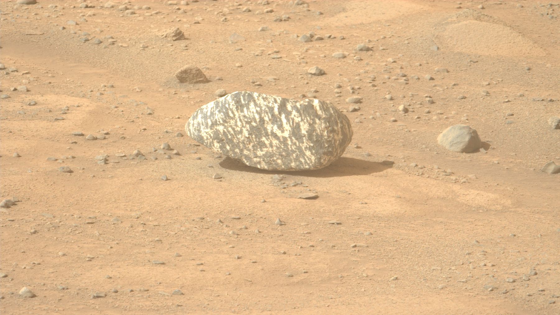 Yellow Martian rock discovered by NASA