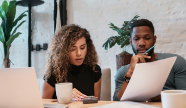 8 "cheap" habits of lower-middle-class people that are actually genius financial moves