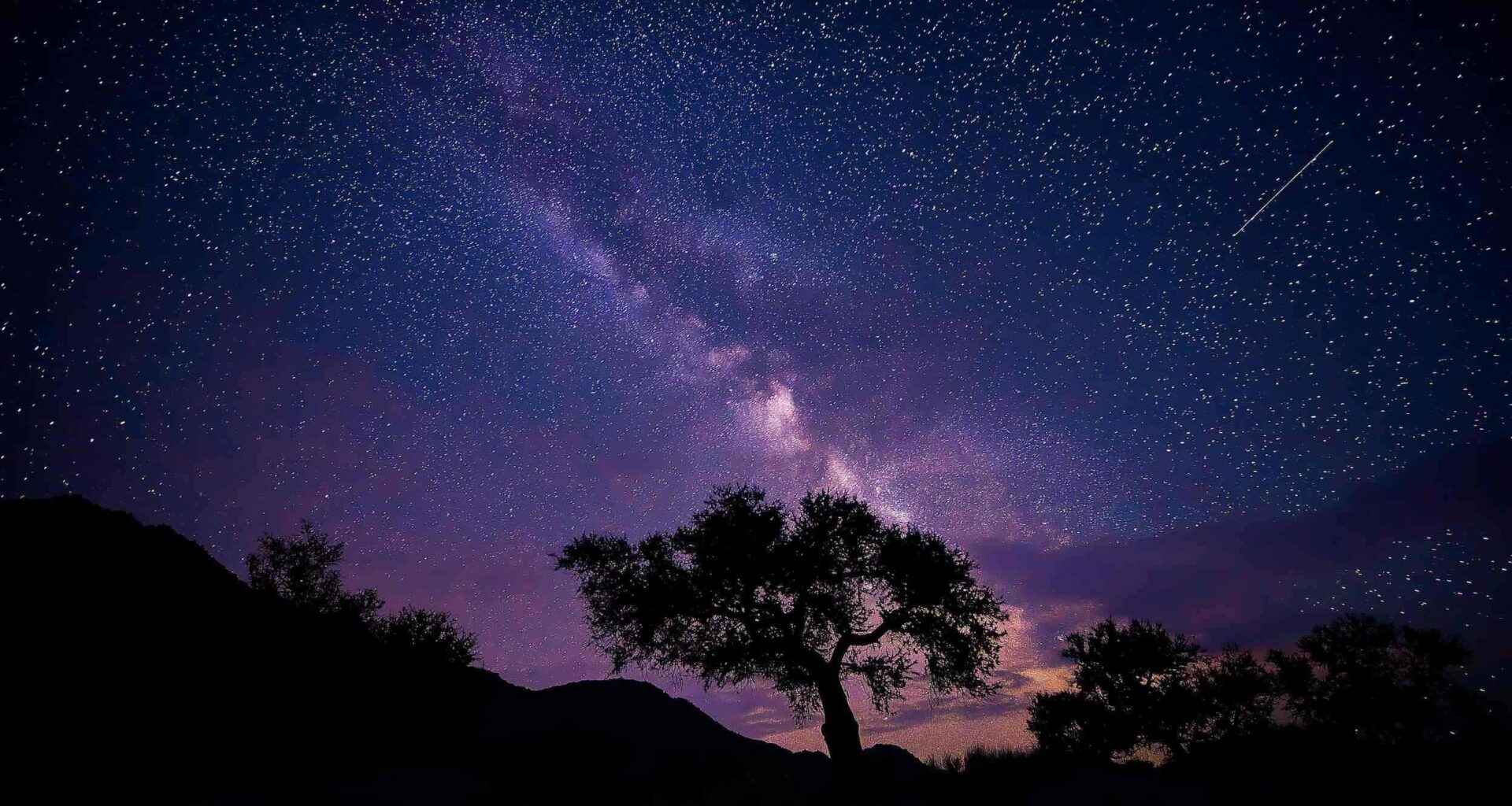 Night Sky Tonight (Dec. 15, 2025): Geminids Encore, Orion Nebula Peak, and a Rare Interstellar Comet Turns Green