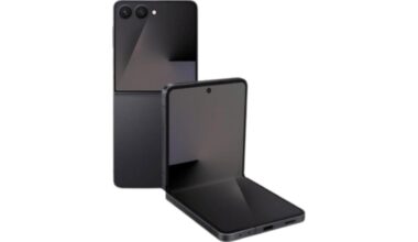 Samsung Galaxy Z Flip7 Is Even Cheaper Than Black Friday in a Year-End Clearance, While iPhones Stay Full Price