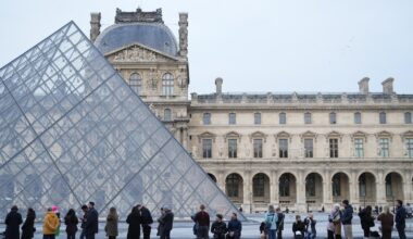 Louvre reopens fully after staff vote to suspend strike