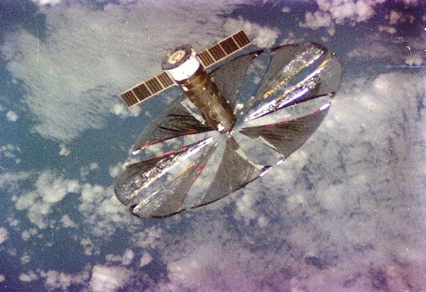 Znamya 2 (Знамя 2) After The Deployment From The Progress M 15 Spaceship On 4 February, 1993