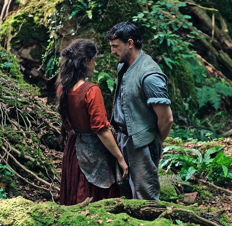 Jessie Buckley as Agnes and Paul Mescal as William Shakespeare in Hamnet.