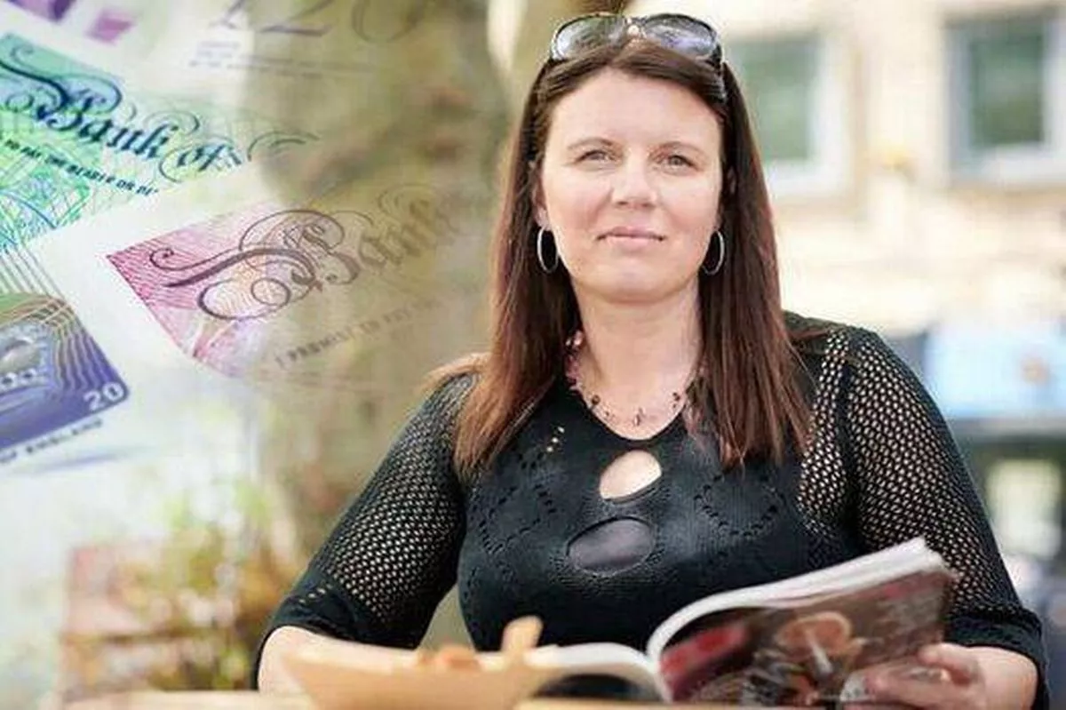 Journalist Jackie Annett reading a mag with pic of money