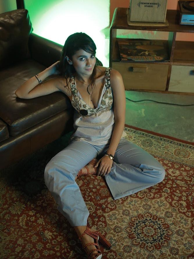 Alia Bhatt Joins 2016 Rewind Trend, Shares Unseen Moments